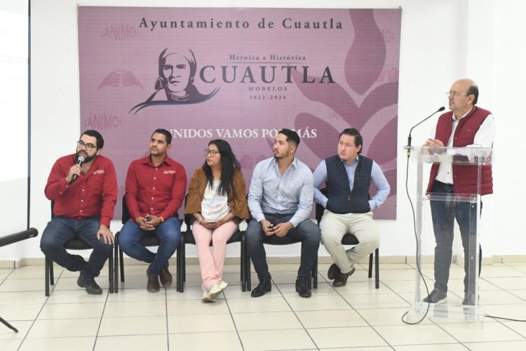 Ofrece servicios y talleres Rodrigo  Arredondo a estudiantes en Cuautla