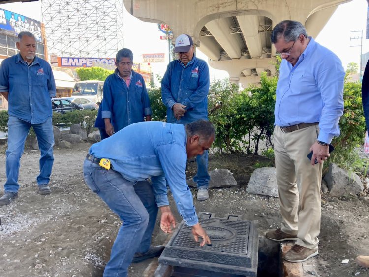 Alcalde Rafael Reyes supervisó labores de bacheo y de drenaje