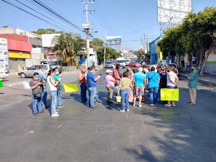 Segundo día de cierre de Av. Morelos por ciudadanos sin agua