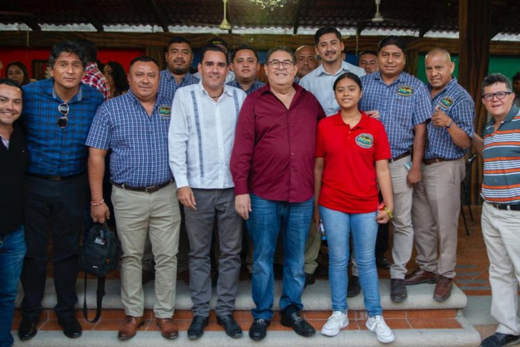 Se reúne Víctor Mercado con habitantes y campesinos de Puente de Ixtla