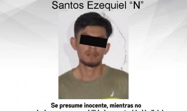 Hablaba y manejaba al mismo tiempo; lo paran y descubren que el auto era robado