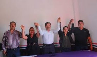 Edil de Tepalcingo y su cabildo,  destituyen a sindica y 3 regidores