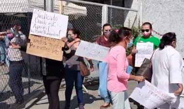 Por acoso laboral y misoginia a personal, demandan la salida de médico del ISSSTE