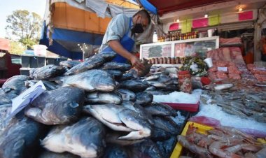 Pese a Cuaresma, bajas ventas de pescado y marisco