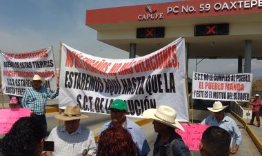 Se manifiestan ejidatarios en la caseta de La Pera-Cuautla