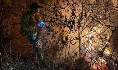 Se combatía este jueves incendio forestal en paraje de Tepoztlán