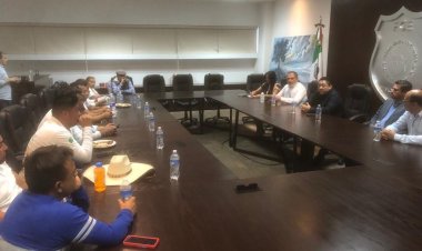 Se reúne Uriel Carmona con familiares de jóvenes  desaparecidos