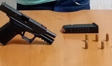 Acusado de robo y traer un arma, este menor de edad fue detenido