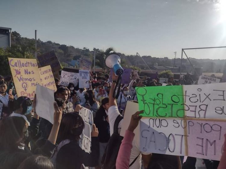 Protestan alumnos del CBTIS 194 de Ayala, contra profesores por acoso sexual