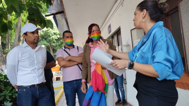 Por homofóbica, colectivos piden  sea destituida Laura Hernández