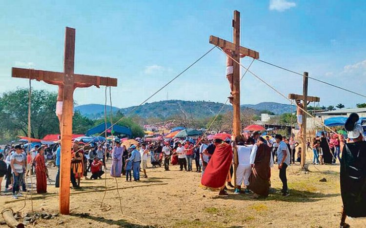 Después de tres años de interrupción habitantes de Ayala preparan escenificación del viacrucis