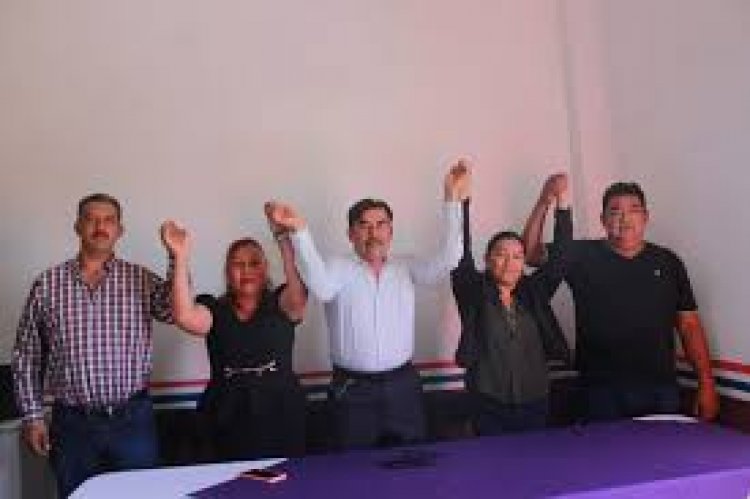 Edil de Tepalcingo y su cabildo,  destituyen a sindica y 3 regidores
