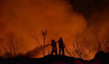 No logran apagar el incendio en Jiutepec; vientos lo avivan