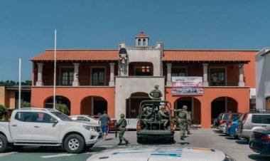 Tres policías, heridos en enfrentamiento con grupo armado