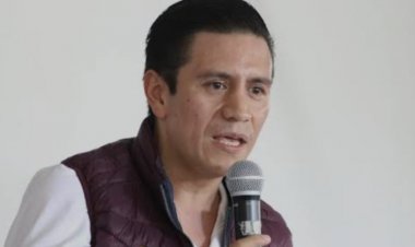 Por apoyar y respaldar al enemigo  Paola Cruz, fuera de su bancada