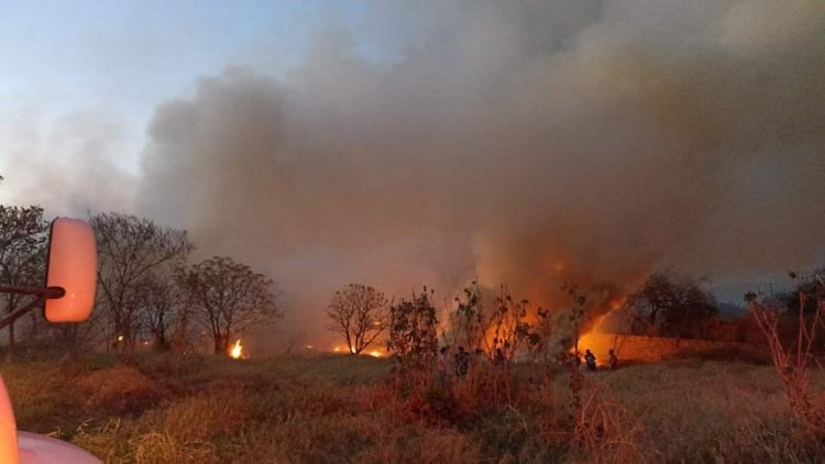 Un voraz incendio sorprendió a los vecinos de mina en Jiutepec