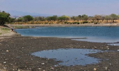 Diferentes ollas de agua están en el nivel más bajo por la falta de lluvia