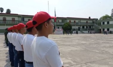 Piden a jóvenes conscriptos no defraudar a México