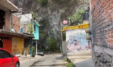Denuncian derrumbes cerca  de la Mina 5 de Cuernavaca
