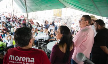 Victor Mercado festejó con mamás de la colonia Amatitlán