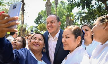 El gobernador reconoció el trabajo de los profesionales de enfermería