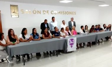 Activistas fuerzan a diputados a aprobar la iniciativa Tres de Tres