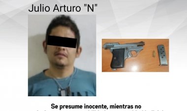 En su taxi, quiso huir de los policías; lo paran y hallan un arma prohibida