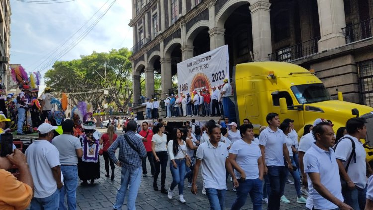 Por la inseguridad y la falta de seguridad social, marchan trabajadores en Cuernavaca