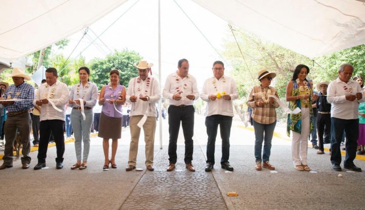 Acudió Víctor Mercado a inauguración de calle en Tepalcingo