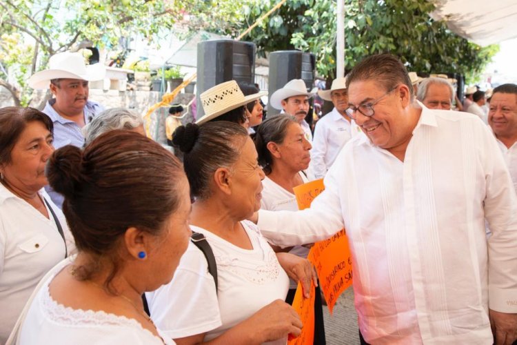 Acudió Víctor Mercado a inauguración de calle en Tepalcingo