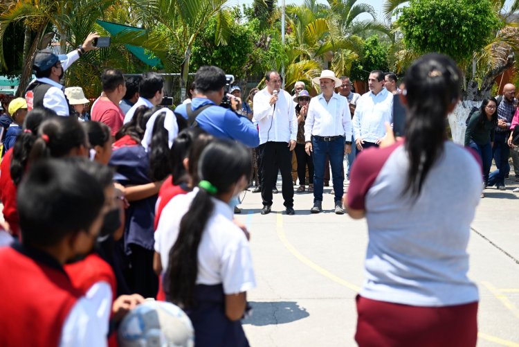 Dio respuesta el gobernador a peticiones de los docentes y estudiantes de Cuautla