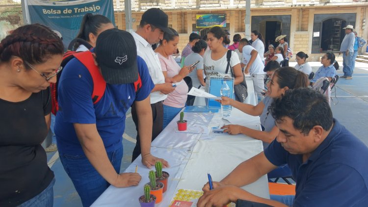Se ofrecieron 300 plazas laborales en Tepalcingo