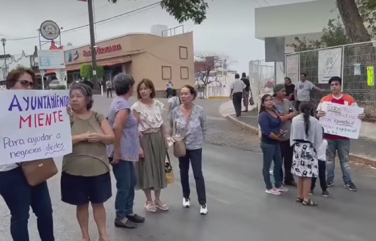 Vecinos de Cuernavaca defienden una reja en su calle por alto índice delictivo