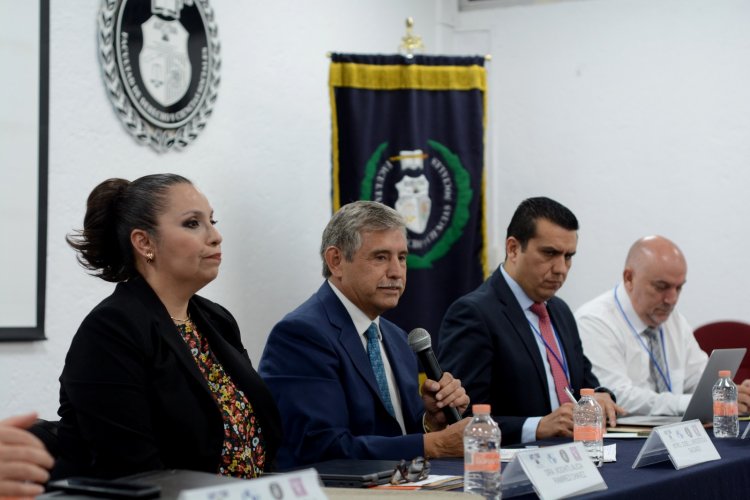 Urge fortalecer municipalismo  y detonar desarrollo: Urióstegui