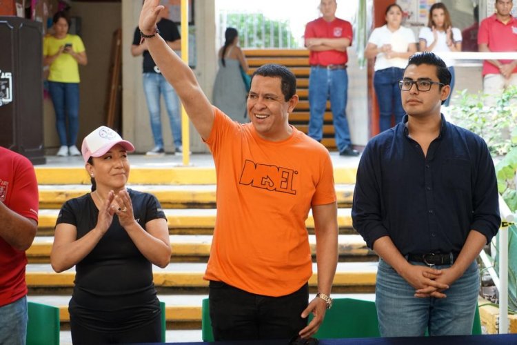 J. Ángel Flores dio el banderazo al Rally Azteca Vive sin Drogas