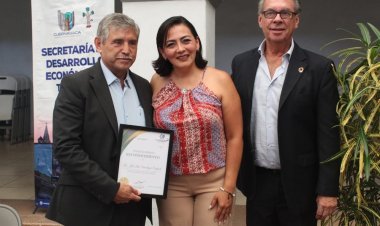 Empresarios reconocen la trayectoria profesional de José Luis Urióstegui