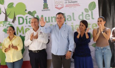Encabezó Rafael Reyes reforestación de árboles frutales en escuela secundaria