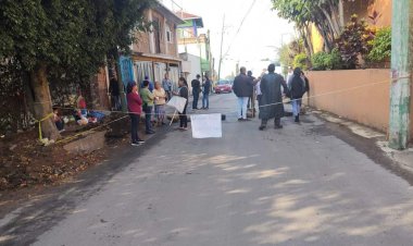 Protestan vecinos por la carencia del agua potable en la colonia Buenavista