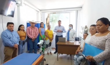 Inaugura alcalde de Jiutepec, Rafa  Reyes consultorio de salud femenina