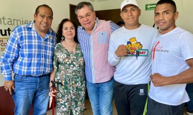 Entrega Rafa Reyes dotaciones  alimentarias a grupos vulnerables