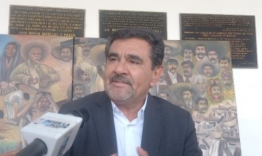 Advierten caída en ventas de autos por escasez de placas