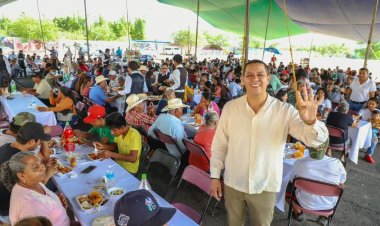 Vecinos de Cuautla, Cuernavaca, Emiliano  Zapata y Ayala reciben a Juan Ángel Flores