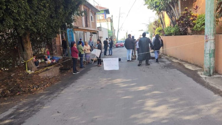 Protestan vecinos por la carencia del agua potable en la colonia Buenavista
