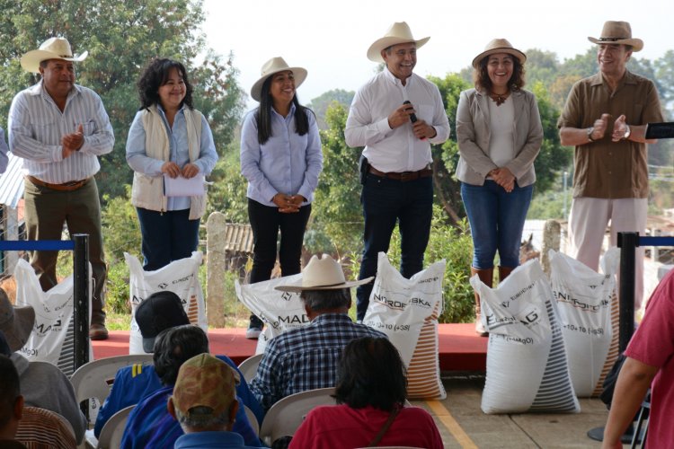Entrega el Ayuntamiento de Cuernavaca fertilizante  a productores de la capital