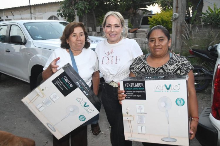 La presidenta del SMDIF en Cuautla, Araceli García entregó ventiladores