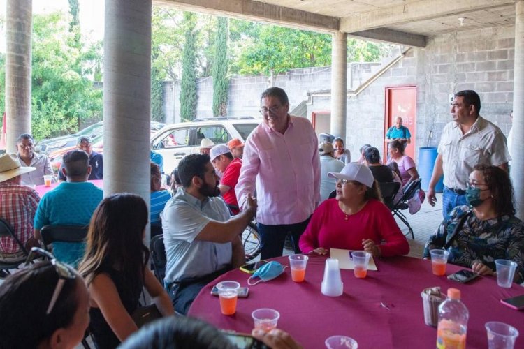 Se reúne Víctor Mercado con vecinos de Tetelcingo, para fortalecer labores