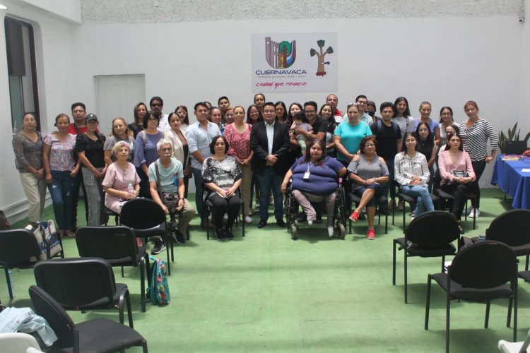 Imparten lengua de señas  mexicanas en Cuernavaca