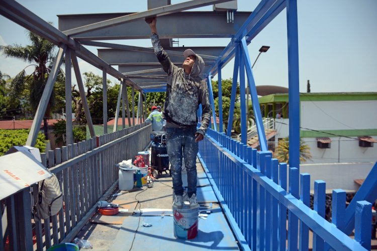 Hay avances en la rehabilitación del puente peatonal de Chipitlán