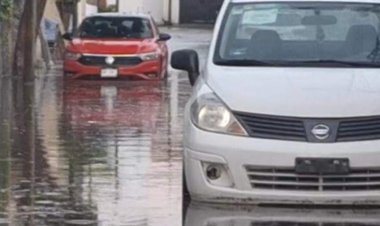 Encharcamientos, coches varados y caos vehicular por lluvia y granizo
