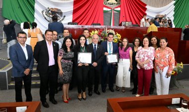 Reciben universitarios Premio Estatal de Abogados de 2023